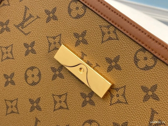 WIS VUITTON LOUIS CHANELUTCH 0823